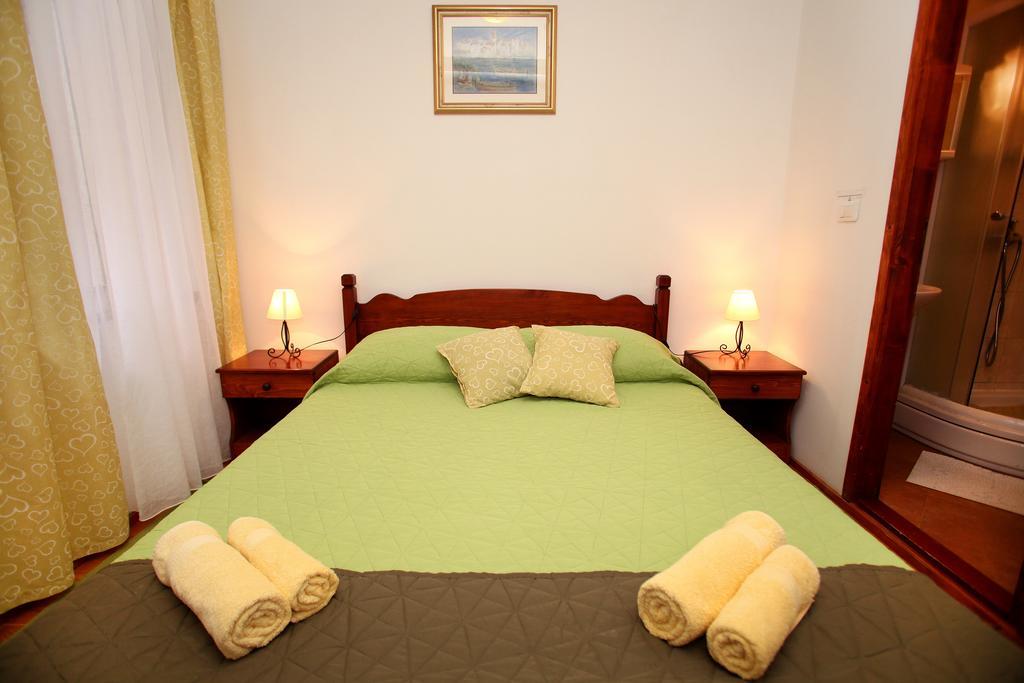 Rooms & Studio Stipcic Trogir Eksteriør billede