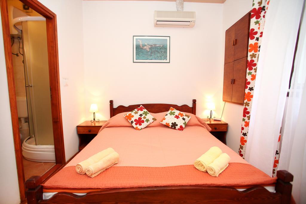 Rooms & Studio Stipcic Trogir Eksteriør billede