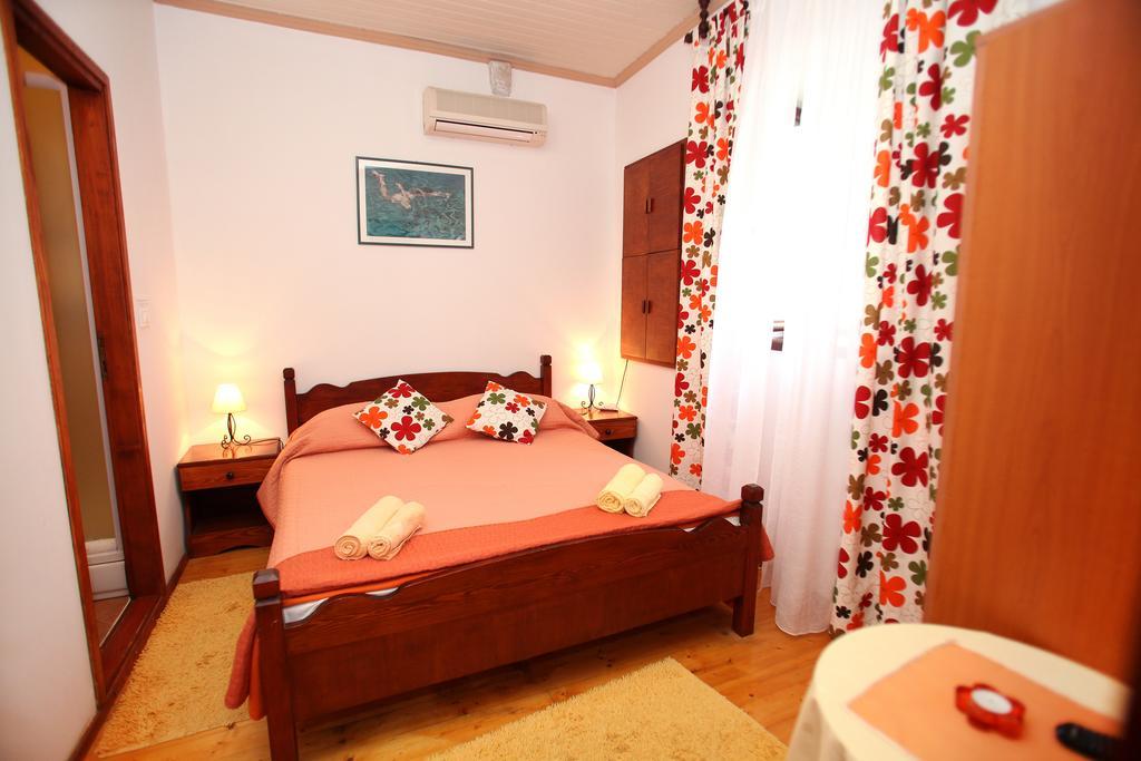 Rooms & Studio Stipcic Trogir Eksteriør billede
